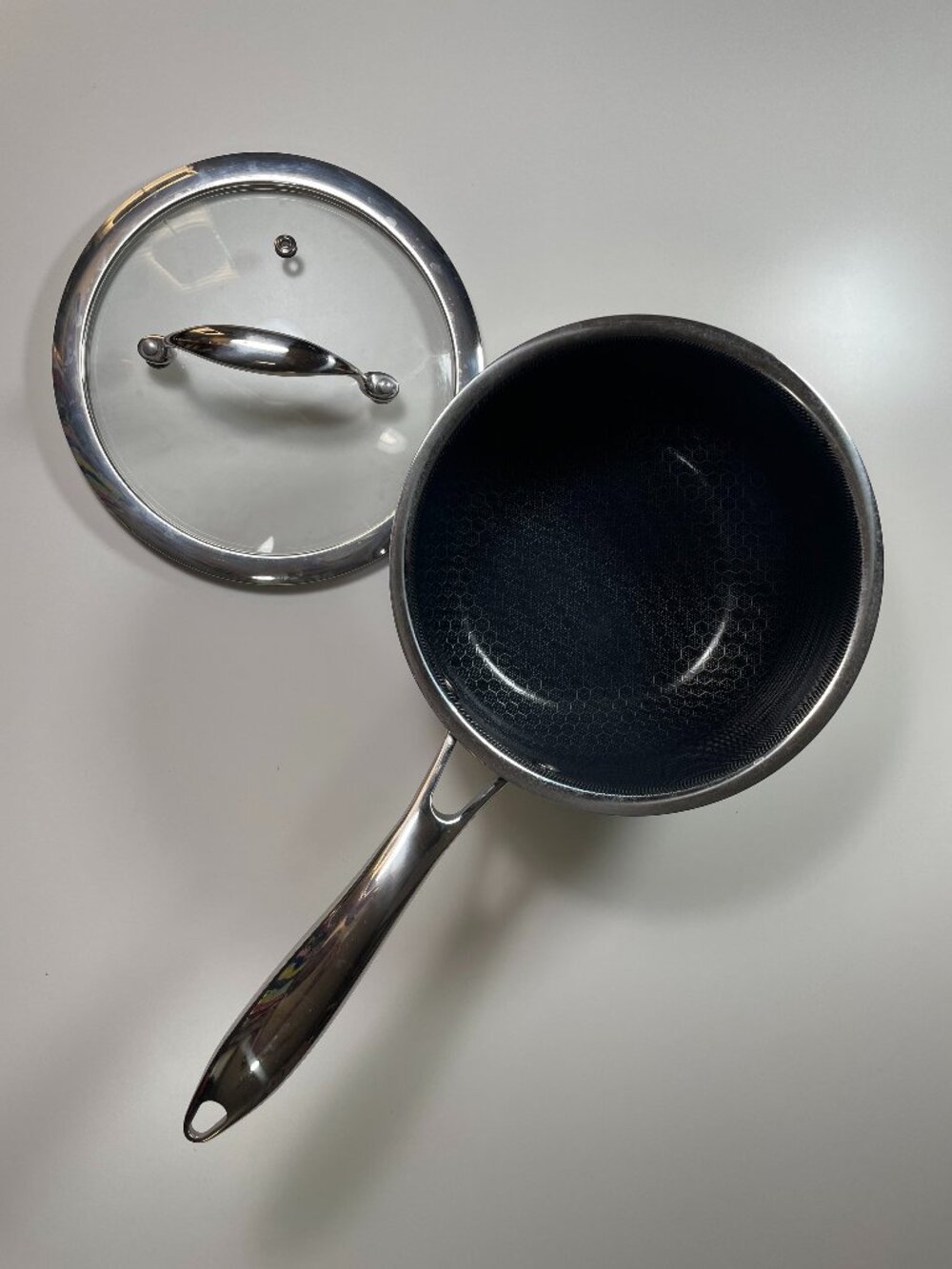 HexClad 2 Qt Sauce Pan with Lid Hybrid Stainless Nonstick Excellent Condition